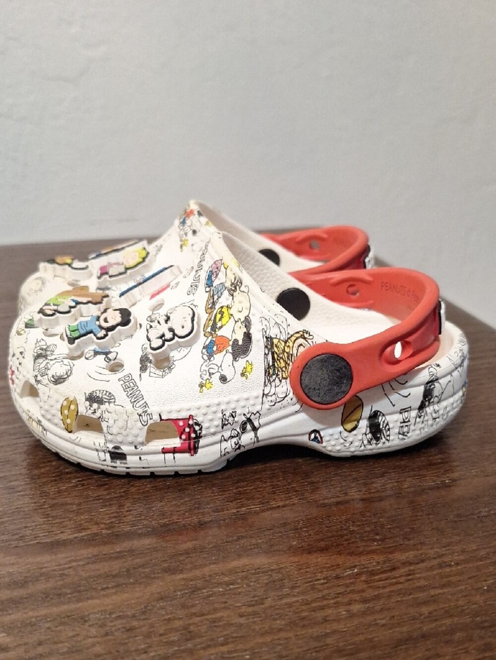 Crocs Kids White Peanuts Print Clog with Coral Strap Size 7 - Picture 5 of 7